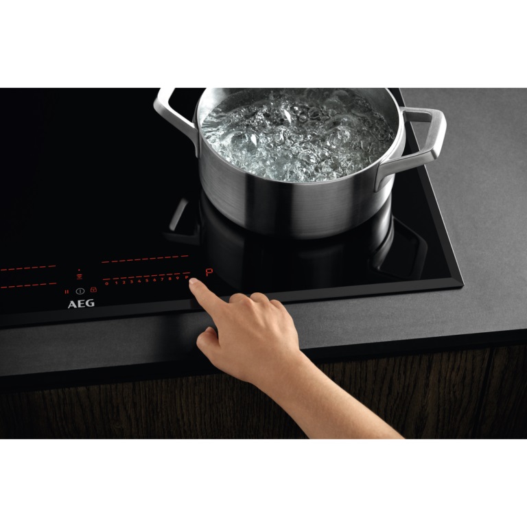 ������ ��������� 70 �"� MAXISENSE� PURE BLACK AEG ��� IPE74541FB