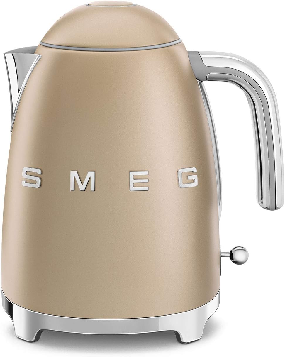 קומקום חשמלי בעיצוב רטרו שמפניה Smeg KLF03 קומקום חשמלי בעיצוב רטרו שמפניה Smeg KLF03
